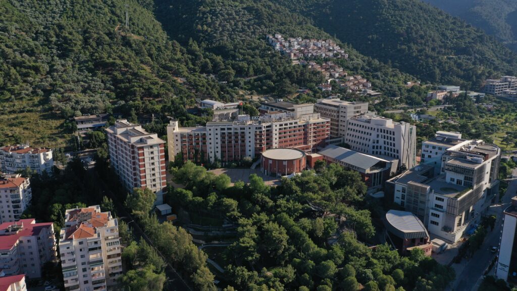 İzmir Mimarlık - İzmir Ekonomi Üniversitesi