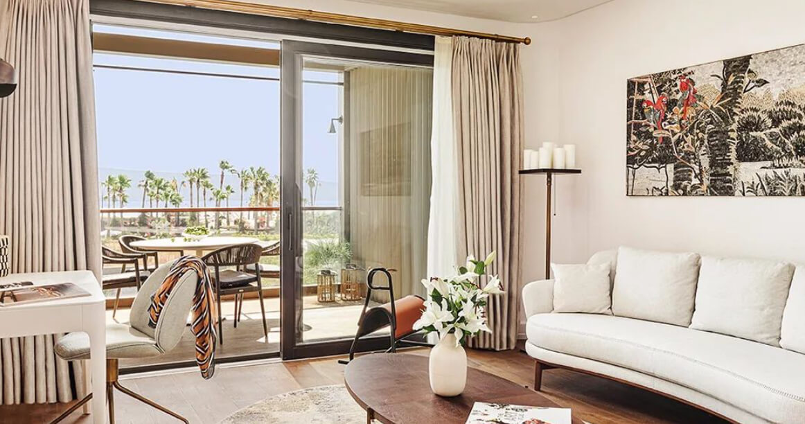 Alacaatlı Mimarlık Ofisi tarafından tasarlanan iç mekan projelerinde modern ve lüks yaşam alanlarının detaylı tasarım görselleştirmesi.