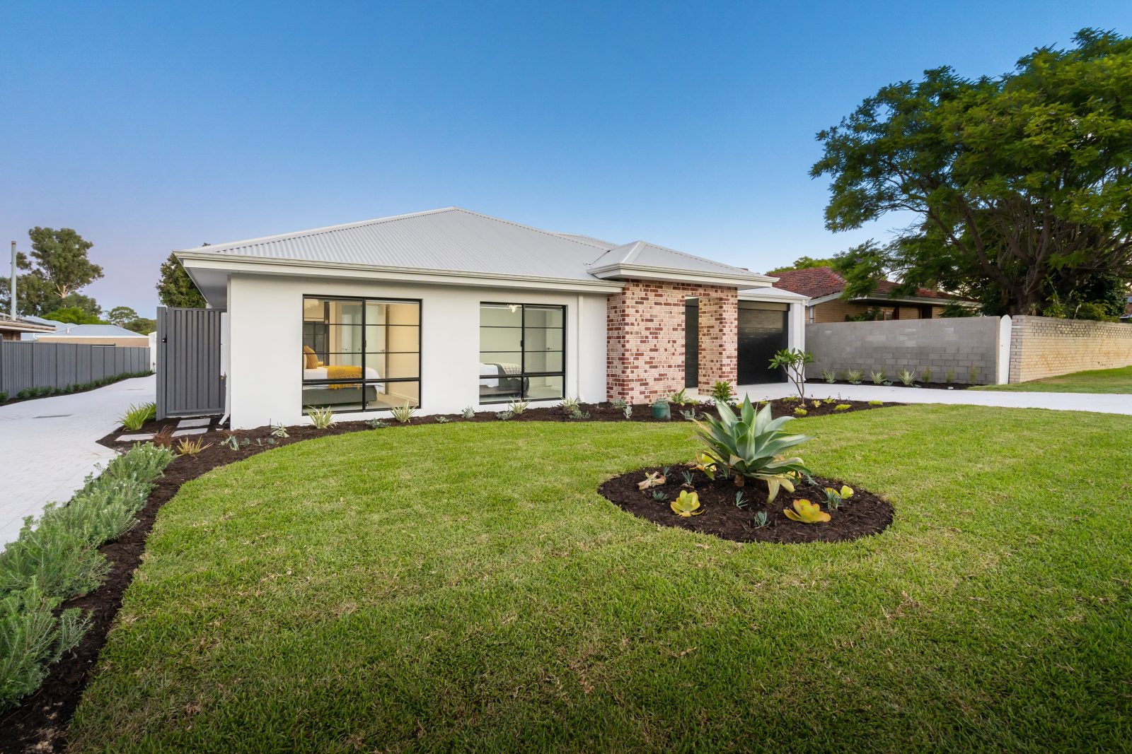 Gölbaşı’nda arsaya uygun villa tasarımı için mimari planlar ve arazi üzerinde yapılan yerleşim değerlendirmesi