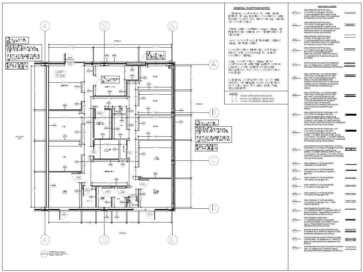 Çayyolu’nda yapı ruhsatı çizimi için hazırlanan mimari planlar, teknik belgeler ve proje detayları ofis ortamında inceleniyor.
